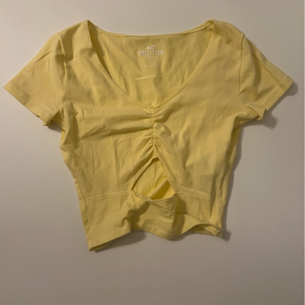 Hollister crop tshirt with cutout XXS